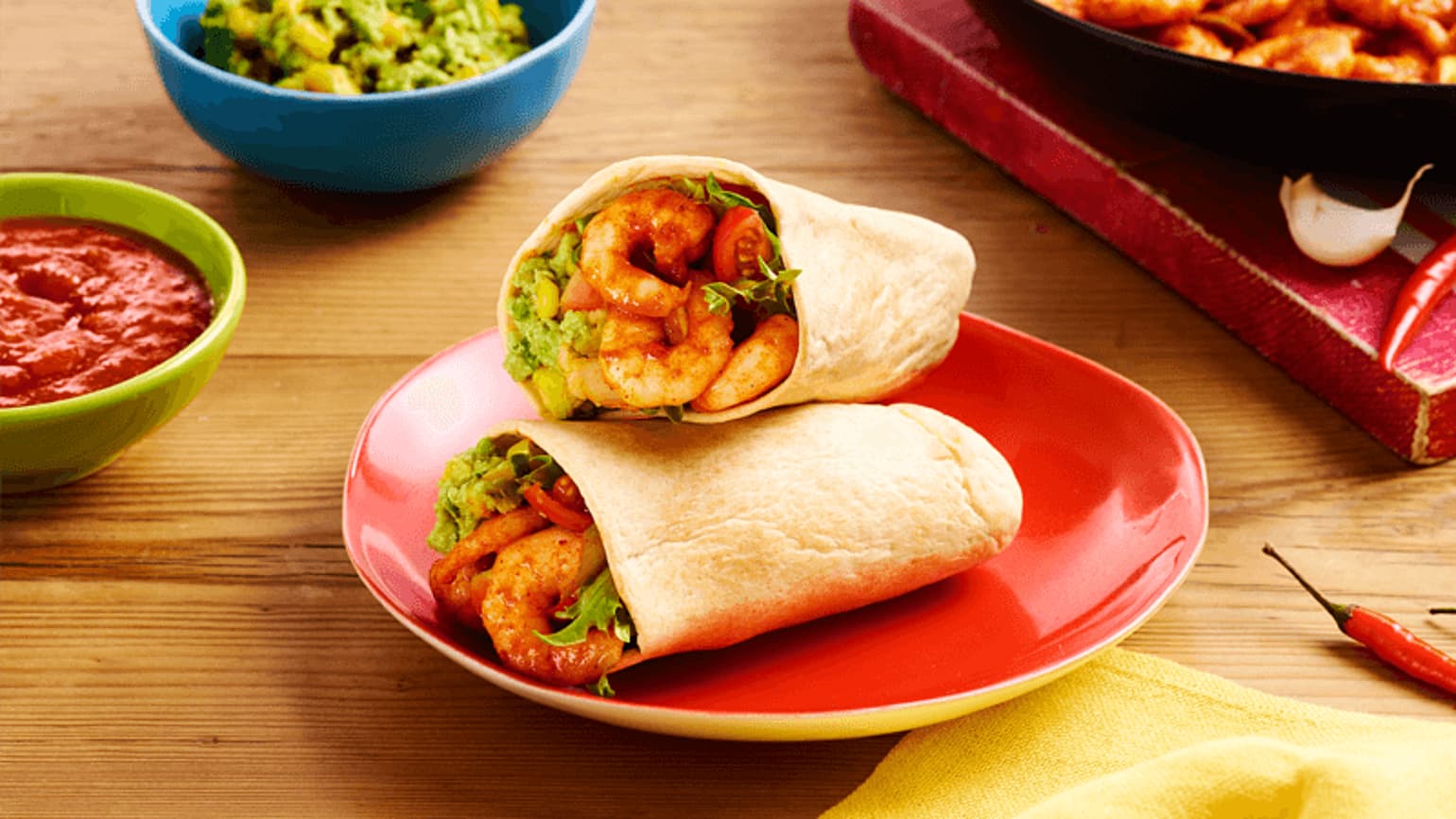 Hvidløgs- & chili-reje-lommer med sukkermajs- & avocado-guacamole